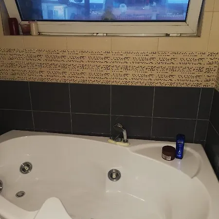 Central 5 min beach rooms *